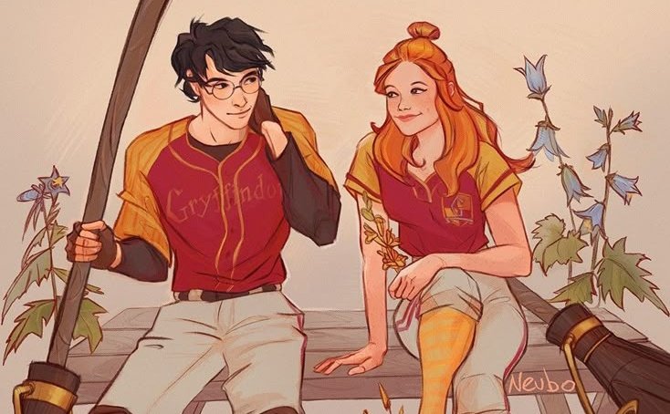 Ginny, Dean' den ayrıldığına hiç de üzgün görünmüyordu; ak-
sine o, takımın neşesiydi. Ron'un, Quaffle ona doğru hızlanırken 
kale direkleri önünde endişeyle aşağı yukarı uçması ya da 
Harry'nin McLaggen'a böğürerek talimat verirken darbe yiyip 
kendinden geçmesi taklitleri +
