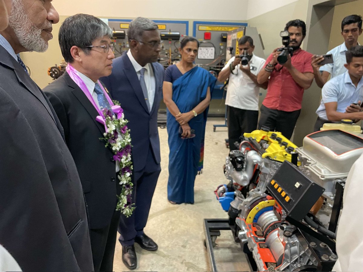 JapanEmb_SL's tweet image. On 24th July, Amb ISOMATA visited the Automobile Engineering Training Institute, “Japan Tech,” established in 1989 with JPN grant assistance. Amb observed various equipment and ongoing training sessions, offering words of encouragement to the students.