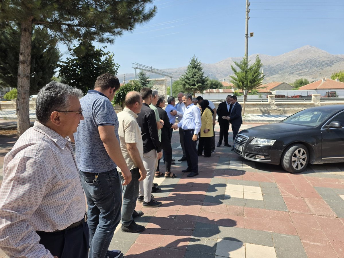 Karaman İl Başkanımız ve Karaman Milletvekilimiz ile birlikte, Kazımkarabekir Belediye Başkanımız Sn. Durmuş Demir’i ziyaret ederek istişarelerde bulunduk.

Kazımkarabekir’de yürütülen hizmetler ve gayretli çalışmalar dolayısıyla Belediye Başkanımıza ve tüm yol arkadaşlarımıza