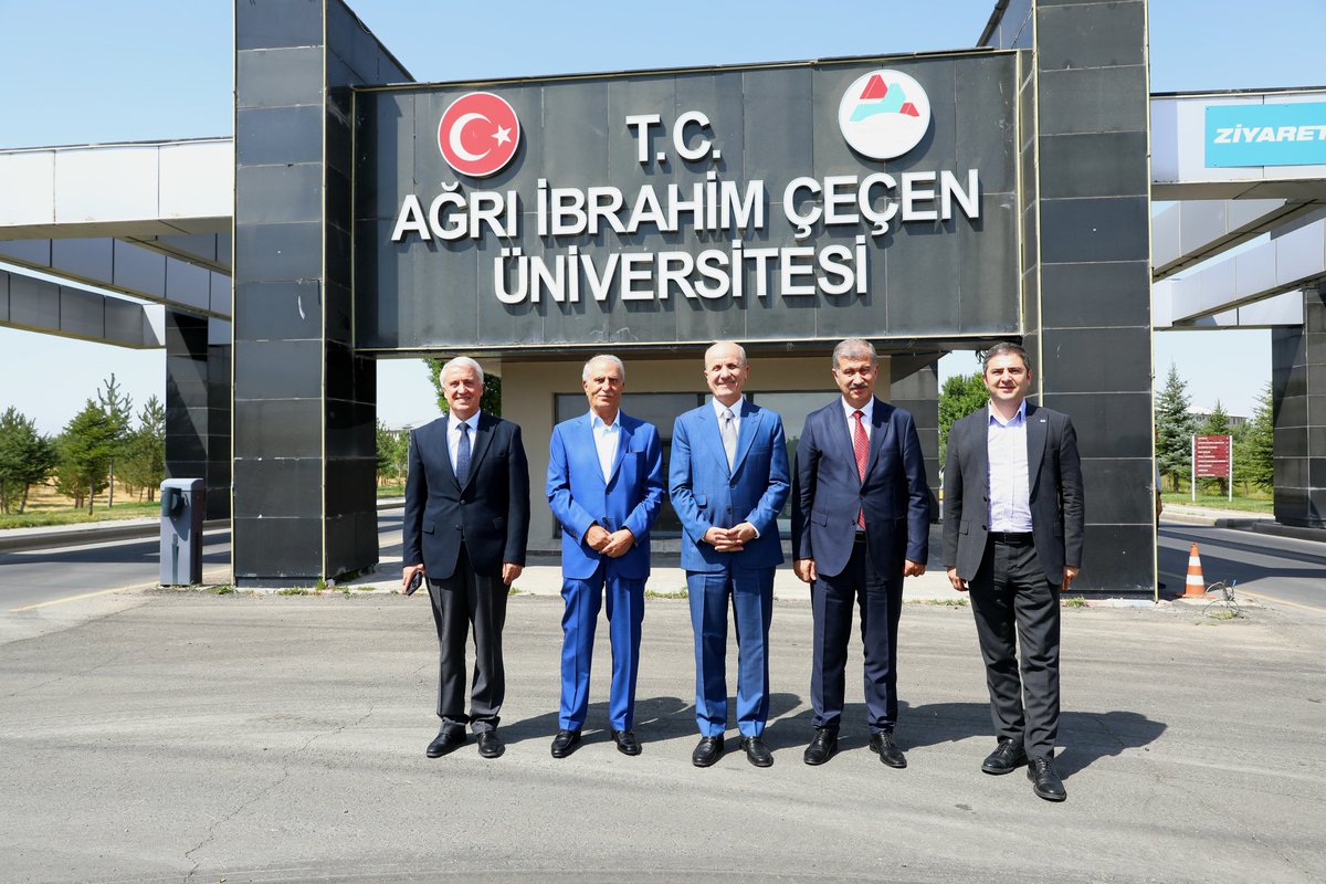 erolozvar's tweet image. 📍 @aicuni2007'yi ziyaret ederek senato toplantısına katıldık.
📌Yükseköğretim Kurulu olarak üç yıldır talep azalan programların kontenjanlarında düzenlemeler yapıyoruz. Adayların beklentilerini, taleplerini ve yönelimlerini dikkate almak suretiyle programları organize ediyoruz.…