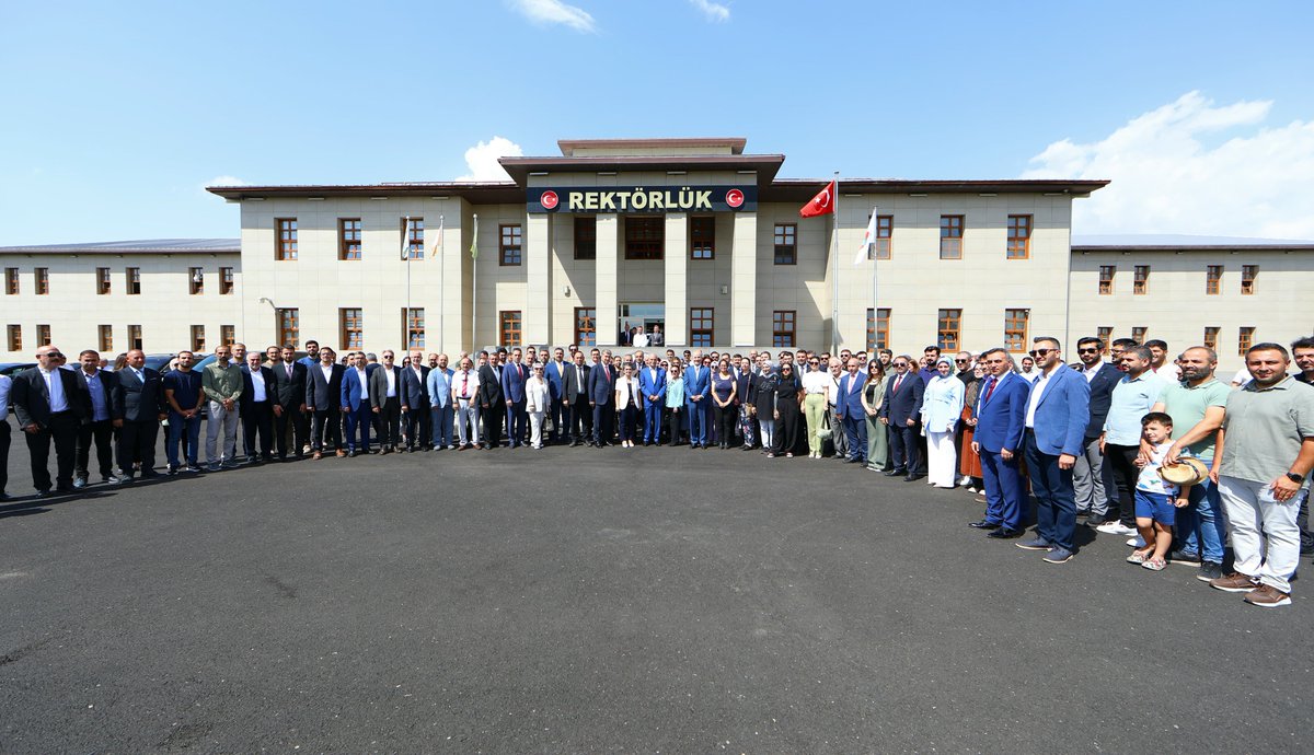 erolozvar's tweet image. 📍 @aicuni2007'yi ziyaret ederek senato toplantısına katıldık.
📌Yükseköğretim Kurulu olarak üç yıldır talep azalan programların kontenjanlarında düzenlemeler yapıyoruz. Adayların beklentilerini, taleplerini ve yönelimlerini dikkate almak suretiyle programları organize ediyoruz.…