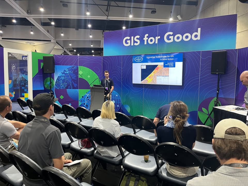 HALOTrustUSA's tweet image. That’s a wrap!
@TheHALOTrust attended the 44th Esri GIS User Conference in San Diego from July 14-18, 2025. The conference is the largest GIS gathering in the world, with over 17,000 attendees this year.
HALO presented on innovative technologies in GIS for mine action in the…