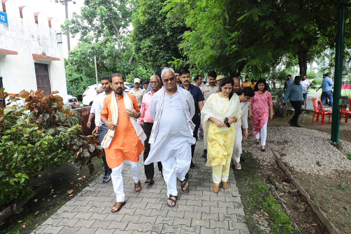 madandilawar's tweet image. एक पेड़ मां के नाम, हरियालो राजस्थान अभियान -2.0 के तहत कोटा के यातायात पार्क में कोटा दक्षिण के विधायक श्री संदीप जी शर्मा के साथ पौधारोपण कर उपस्थित जन समूह को पर्यावरण संरक्षण हेतु प्रेरित किया ।