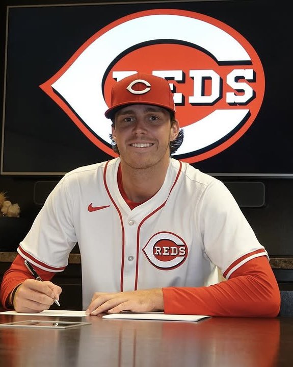 TerpsBaseball's tweet image. 𝓞𝓯𝓯𝓲𝓬𝓲𝓪𝓵𝓵𝔂 𝓼𝓲𝓰𝓷𝓮𝓭 ✍️

Congratulations to Kyle McCoy on officially signing with the @Reds 👏

#ProTerps