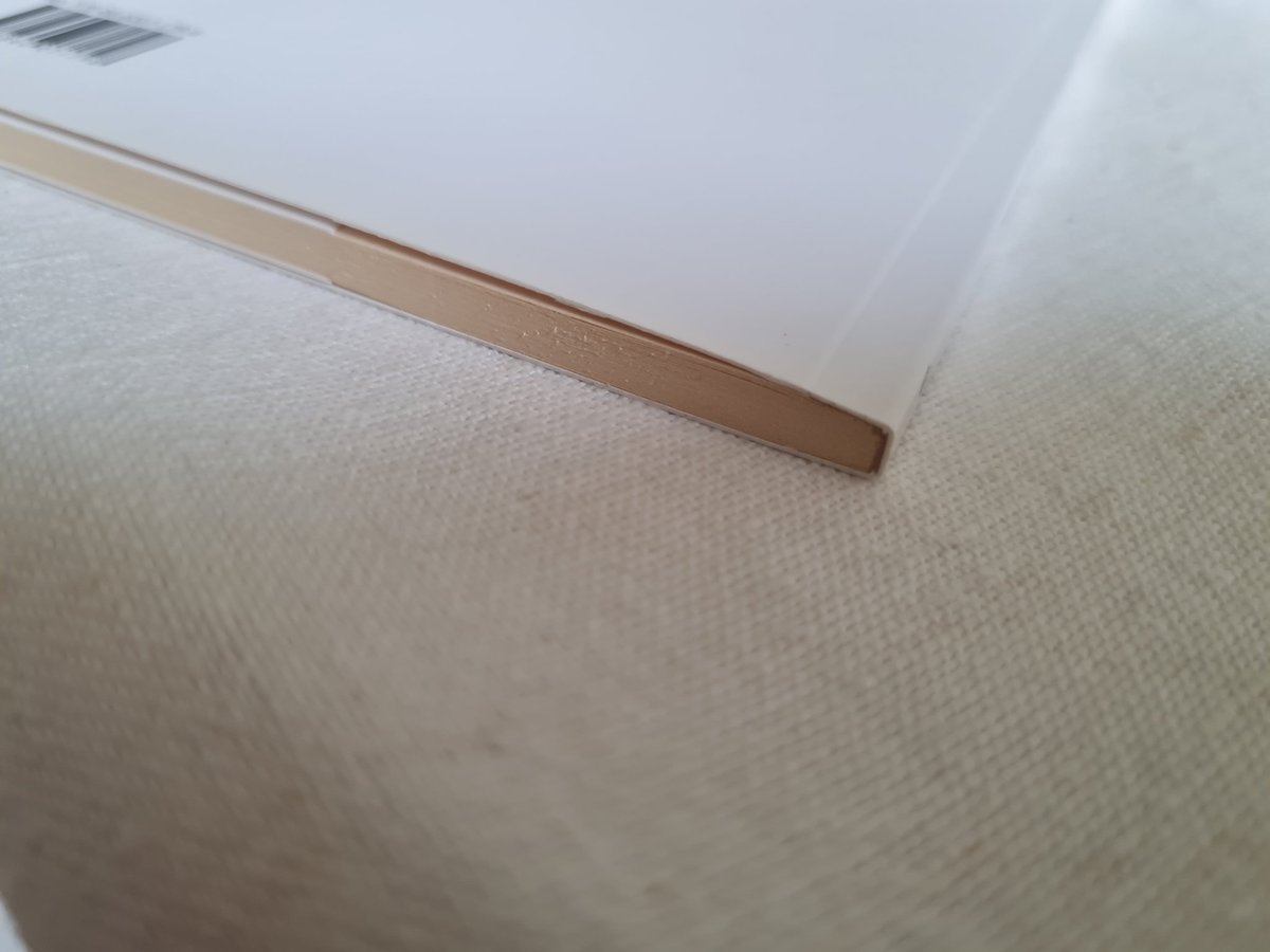 WalterRossi2's tweet image. Sto leggendo in contemporanea due volumi molto interessanti, due trattati di neuroscienze. Un libricino bianco, smilzo, si intitola: &quot;Il cervello di un uomo e le sue funzioni&quot;. E un altro, un bel tomo, si intitola: &quot;Il cervello di una donna e le sue funzioni.&quot; Che cosa bella!
