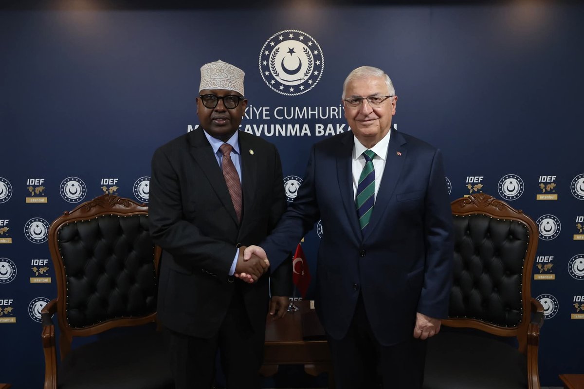 SONNALIVE's tweet image. Somali Defense Minister Ahmed Ma'allin Fiqi & his Turkish counterpart Yaşar Güler signed a revised financial aid protocol in Istanbul today. This vital agreement deepens strategic partnership, focusing on advanced training, equipping, and capacity building for the Somali National…