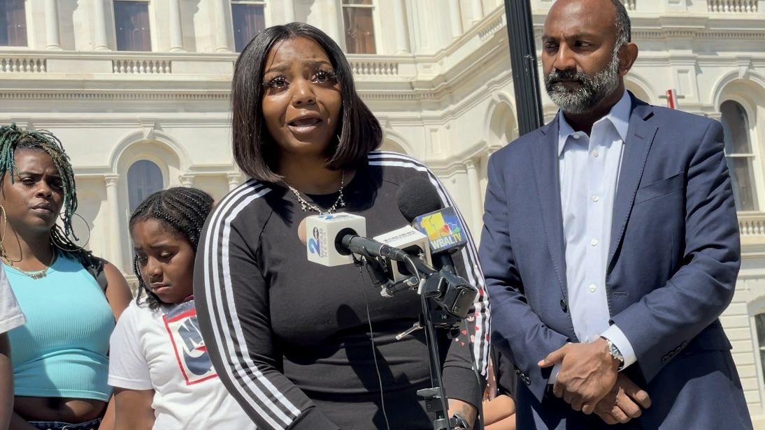 BaltimoreBrew's tweet image. Family of @BaltimoreDPW worker who died of hyperthermia last year files notice of intent to sue Baltimore City. tinyurl.com/u23uykfb City is accused of "policies and practices designed to dehumanize and subjugate workers ... the equivalent of modern-day slavery."