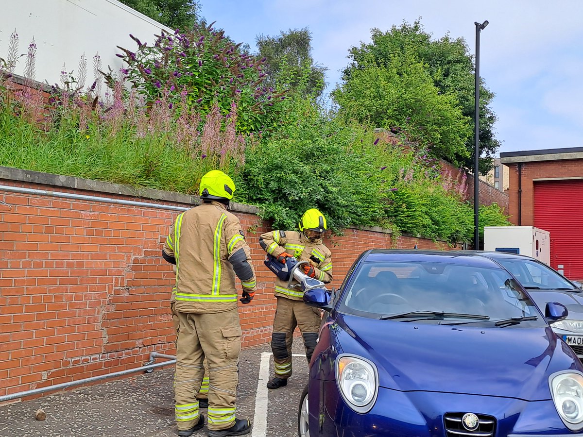 scotfire_glasgo's tweet image. Today, Yorkhill White Watch have been practising their RTC skills to support their trainee's phases.
#Keepingourcommunitiessafe
@fire_scot @SFRSYourSafety