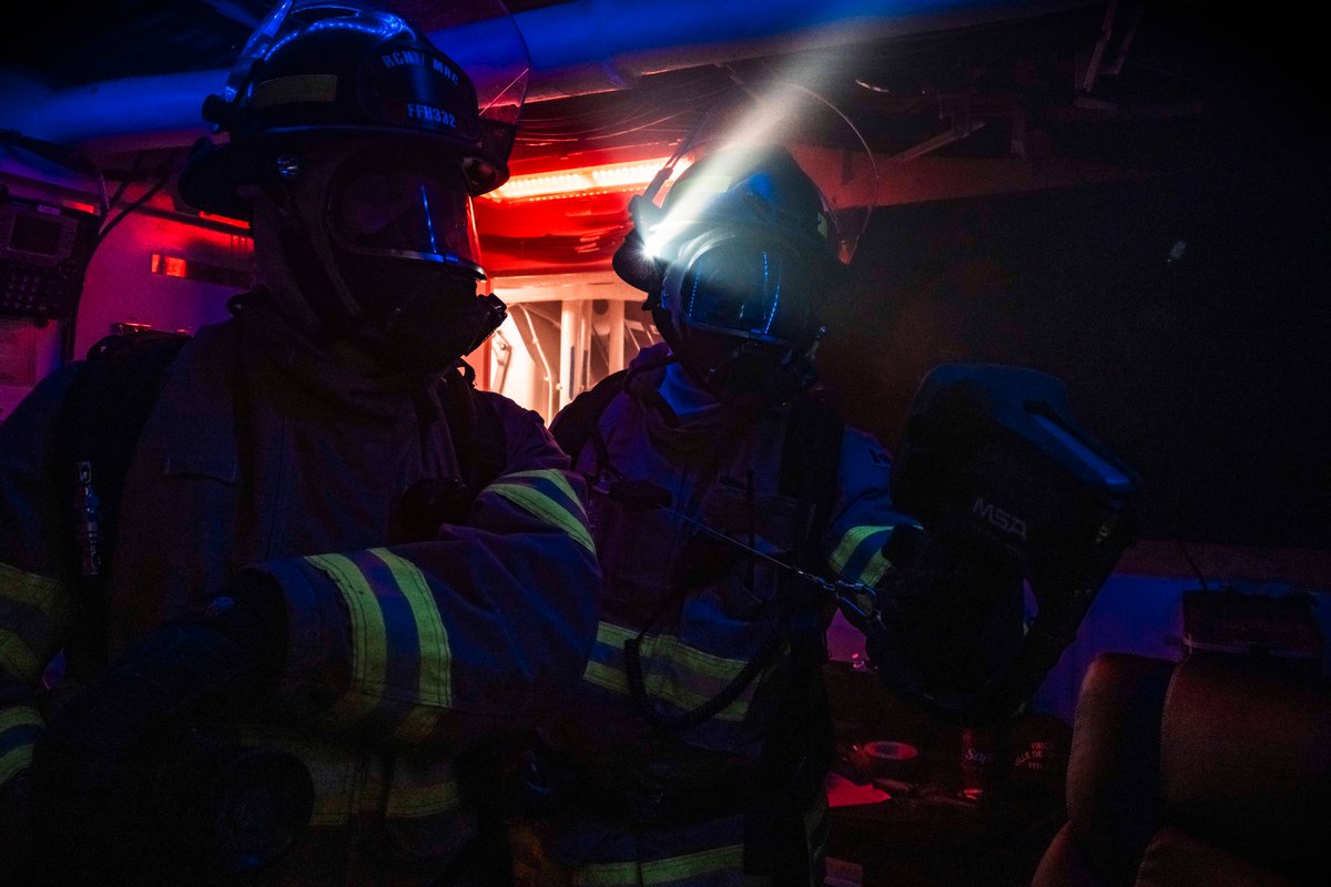 COIC_CJOC's tweet image. Force sous la surface. Préparation au-dessus.
Pendant l’Op HORIZON, l’équipage du NCSM Ville de Québec a mené des inspections sous-marines et des simulations d’incendie, démontrant son excellence en mer et au port.
#OpFAC #OpHORIZON #VilleDeQuébec