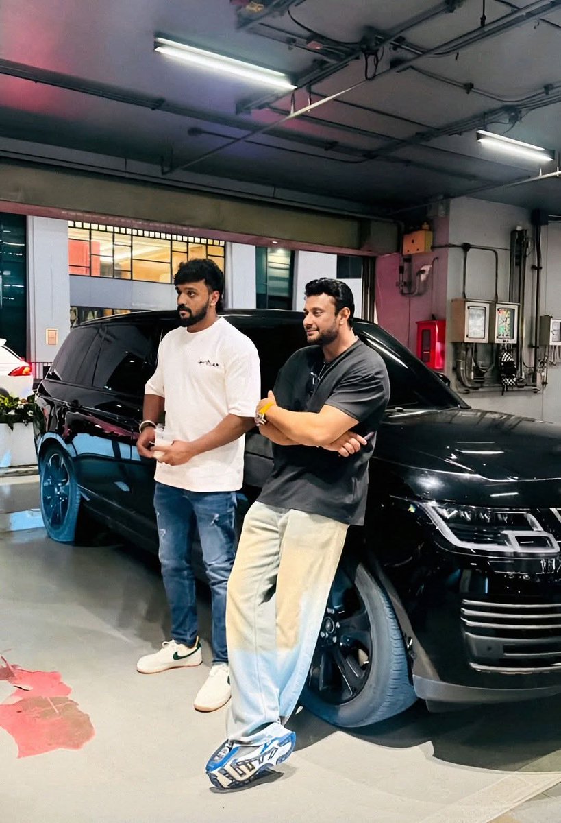 Daimonds7999's tweet image. Today Exclusive Pick For #ರಾಮ_ಲಕ್ಷಣ 
 💓😘In #Thailand💥 #DBOSS_DEVIL 🔥 @dasadarshan 🐘 @Dhanveerahh 🐘

#Challenging ⭐ #Shokdaar  🤙
All #DBOSS_Celebrities 💥 Waiting for #DEVIL_Festival 🤏 Coming Soon #Release_Date Announced ✌️

Regards : @Daimonds7999