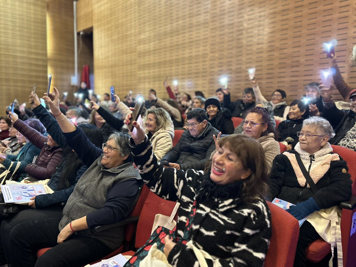 subtel_chile's tweet image. 📡 Está mañana, el subse Claudio Araya, la @SubseVoceriaGob, Nicole Cardoch y la directora nacional de @SENAMAGOB, Claudia Asmad, junto a la compañía de José Alfredo Fuentes, firmaron el convenio de colaboración para la  Inclusión Digital de personas mayores.

#BrechaDigitalCero