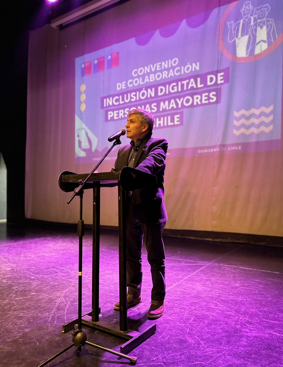 subtel_chile's tweet image. 📡 Está mañana, el subse Claudio Araya, la @SubseVoceriaGob, Nicole Cardoch y la directora nacional de @SENAMAGOB, Claudia Asmad, junto a la compañía de José Alfredo Fuentes, firmaron el convenio de colaboración para la  Inclusión Digital de personas mayores.

#BrechaDigitalCero