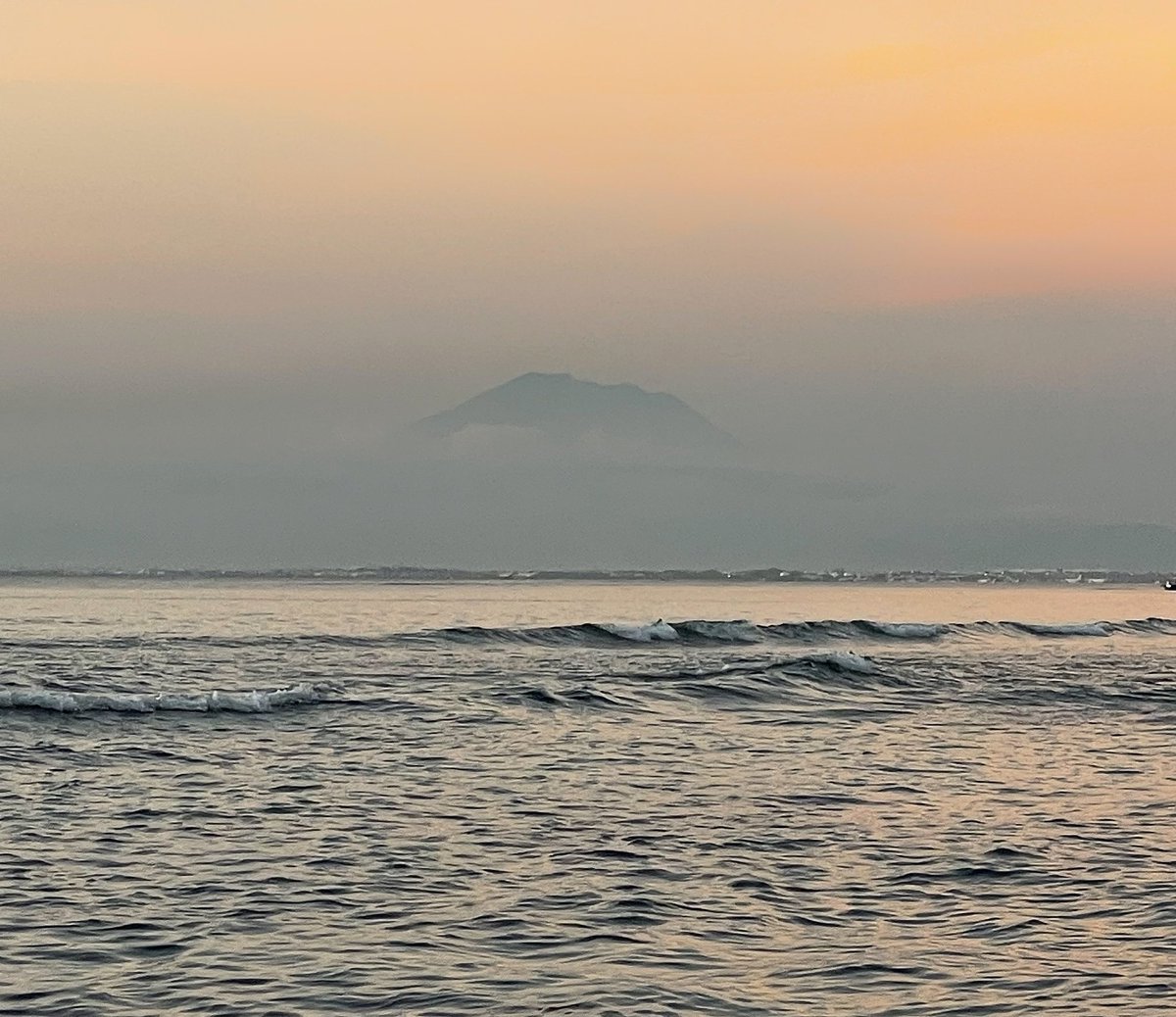 dmnemon's tweet image. irengman on the beach!