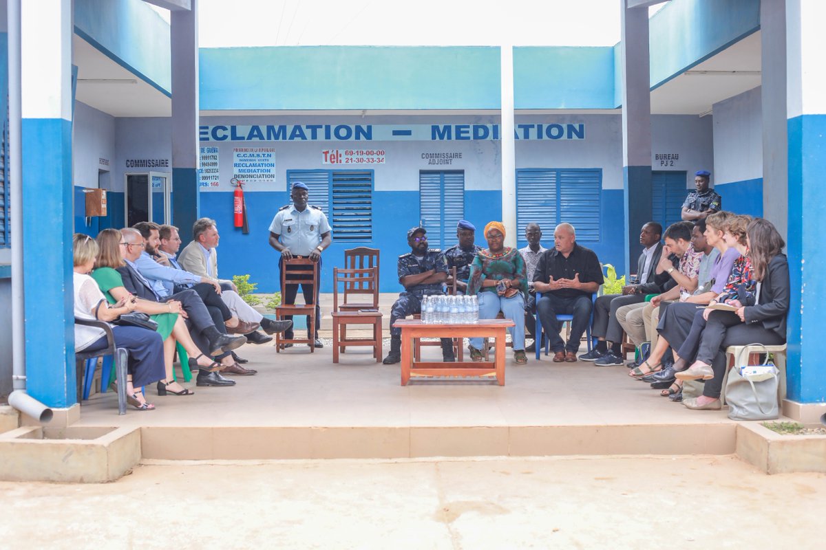 La France au Bénin 🇫🇷🇧🇯🇪🇺 (@ambafrancebenin) on Twitter photo 🎬 Clap de fin pour 3 jours de mission à #Parakou 🇧🇯 en #EquipeEurope avec les ambassadeurs 🇪🇺 Échange avec le maire, visites de projets sur l’entrepreneuriat, l’inclusion, la formation pro, l’agriculture… et passage à l’Institut Français de Parakou et à l’école 299 de Blolab 📲 🎬 Clap de fin pour 3 jours de mission à #Parakou 🇧🇯 en #EquipeEurope avec les ambassadeurs 🇪🇺 Échange avec le maire, visites de projets sur l’entrepreneuriat, l’inclusion, la formation pro, l’agriculture… et passage à l’Institut Français de Parakou et à l’école 299 de Blolab 📲