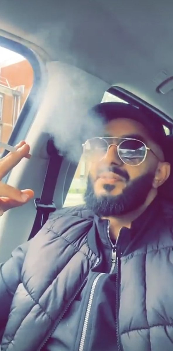 La virilité naturelle et désinvolte des Maghrébins est une leçon pour les Occidentaux.
Chaque jour, des vrais Hommes pénètrent en Europe, contraste saisissant avec les Européens de plus en plus féminins et qui réalisent, de plus en plus jeunes qu'il est impossible de rivaliser.