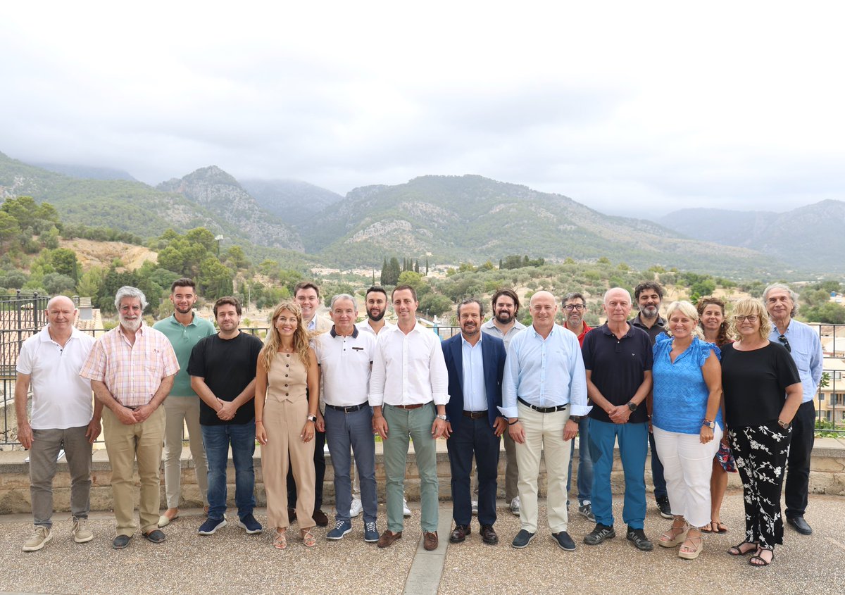 Ll_Galmes's tweet image. Celebram la Mesa de Batles i Batlesses de la Serra de Tramuntana a Selva, en la qual s’han tractat qüestions com els avanços en la redacció de la futura llei de la Serra, la publicació de les convocatòries d’ajudes adreçades als ajuntaments, així com el projecte de sanejament…