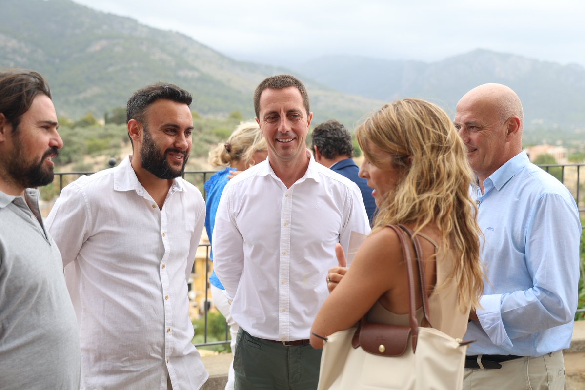 Ll_Galmes's tweet image. Celebram la Mesa de Batles i Batlesses de la Serra de Tramuntana a Selva, en la qual s’han tractat qüestions com els avanços en la redacció de la futura llei de la Serra, la publicació de les convocatòries d’ajudes adreçades als ajuntaments, així com el projecte de sanejament…