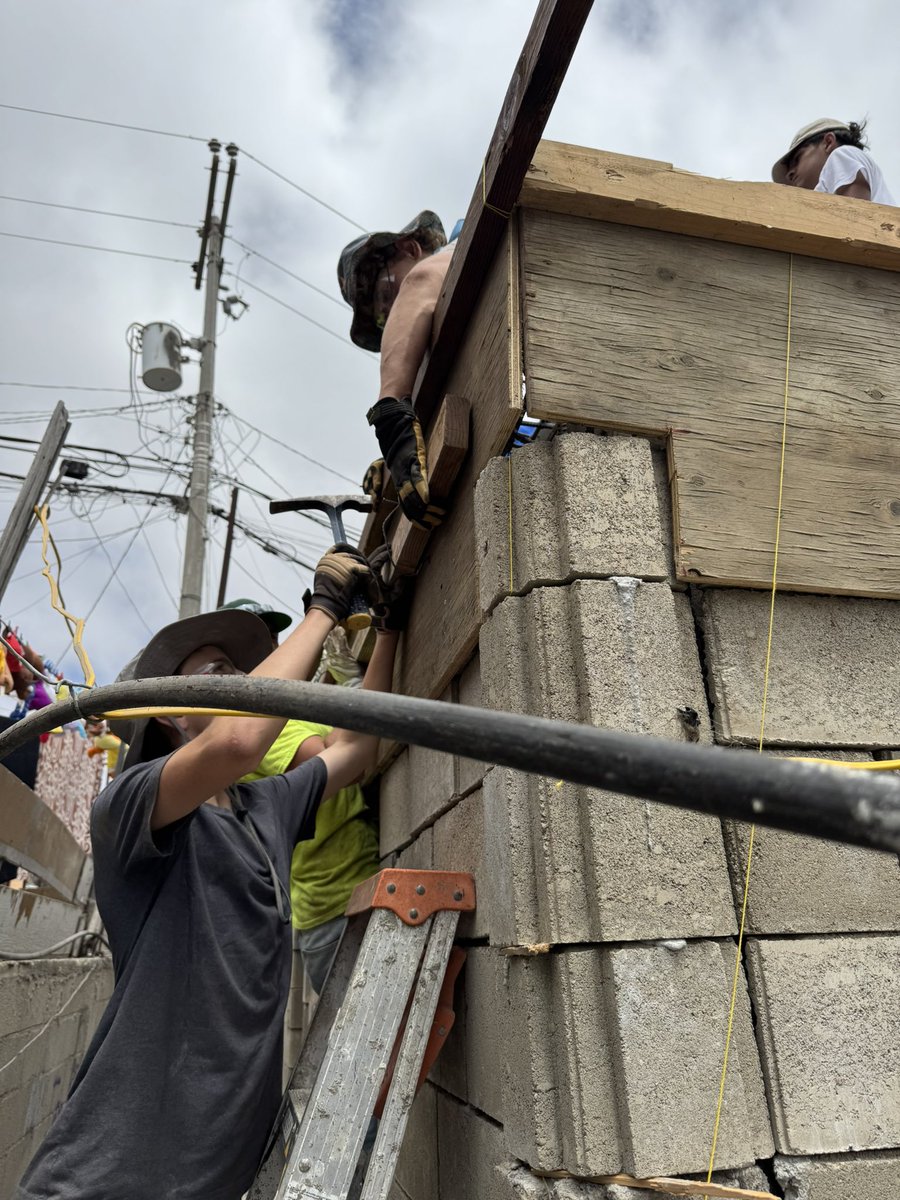 RockHighPres's tweet image. Another week, another group of Hawklets working as One in Christ, For Others! Here’s a group serving this week in Mexico…..and maybe getting ready for the World Cup as well. ⚽️AMDG