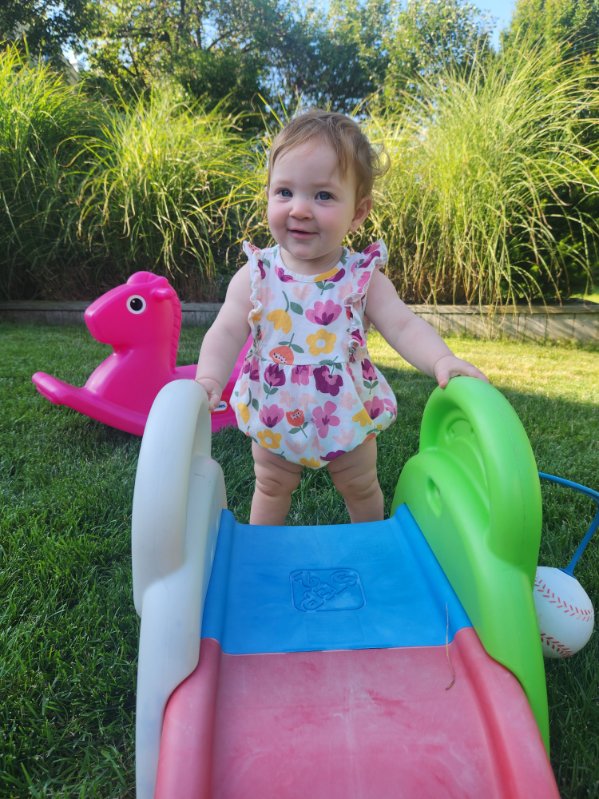 SueJ2024's tweet image. This little sweetie is 9 months old today.
SLOW DOWN MALLORY! Your growing up waaaay to fast!
🫂 🫂 🫂 🫂