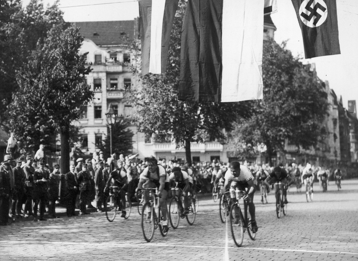 Polandcel1921's tweet image. Cycling competition Warsaw-Berlin 1935