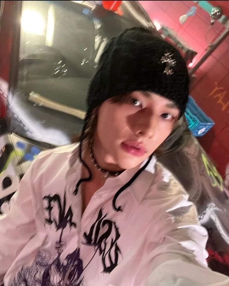 maridominho's tweet image. ⌗ —  my bf style 🌹

#SSD #StaySelcaDay #STAY #스트레이키즈 #Hyunjin @Stray_Kids