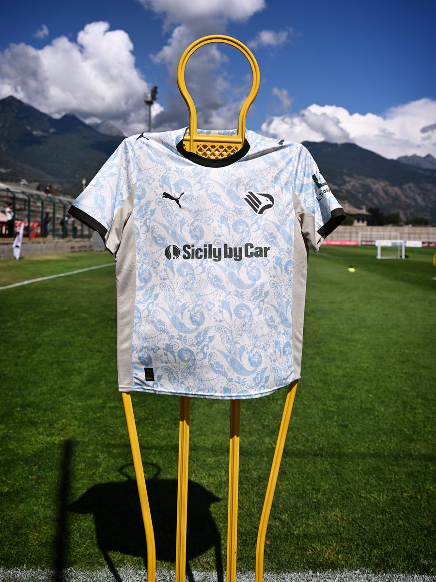 Oggi, contro la Nuova Sondrio, scendiamo in campo così 🩷🖤

1 Gomis; 27 Pierozzi, 29 Peda, 32 Ceccaroni; 11 Gyasi, 10 Ranocchia, 6 Gomes, 33 Augello; 14 Vasic, 9 Brunori (C), 20 Pohjanpalo.

Segui la partita in streaming sul canale YouTube Palermo FC 📲