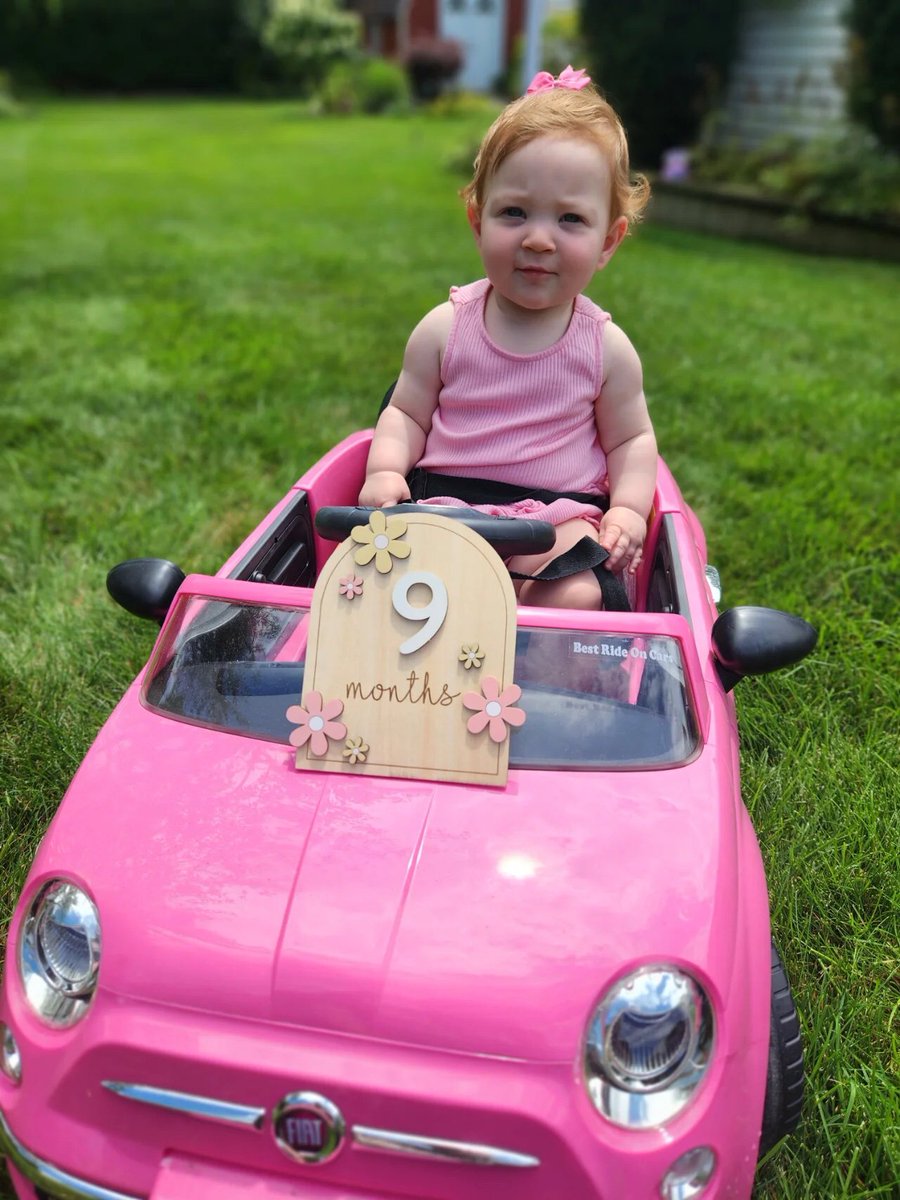 SueJ2024's tweet image. This little sweetie is 9 months old today.
SLOW DOWN MALLORY! Your growing up waaaay to fast!
🫂 🫂 🫂 🫂