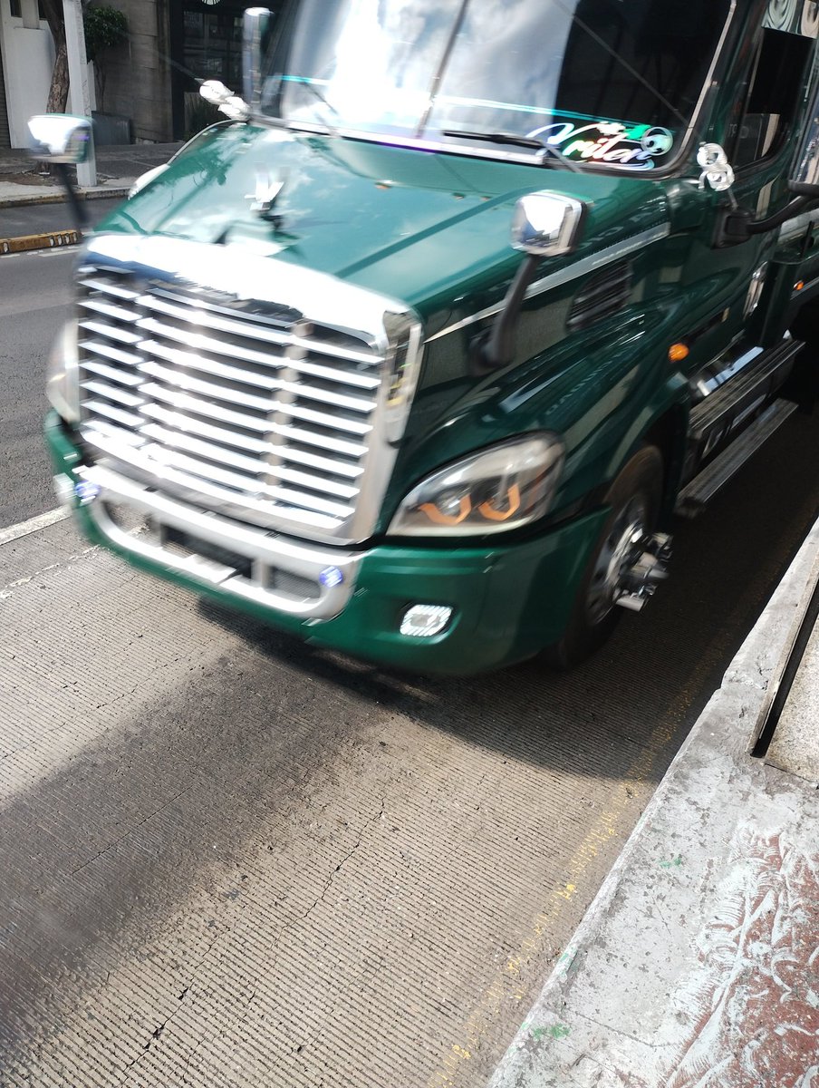 PRETOR 666 (@pretor666) on Twitter photo Apoco por ser de la <a href="/AlcaldiaAO/">Alcaldía Álvaro Obregón</a> puede meterse en el confinado del <a href="/MetrobusCDMX/">Metrobús CDMX</a> un camión tipo pipa de color Verde vidrios polarizados y circulando sin placas y sobre el confinado del metrobus.
Ahí está la impunidad de los gatos que sirven a alguna alcaldía en todo su esplendor- Apoco por ser de la <a href="/AlcaldiaAO/">Alcaldía Álvaro Obregón</a> puede meterse en el confinado del <a href="/MetrobusCDMX/">Metrobús CDMX</a> un camión tipo pipa de color Verde vidrios polarizados y circulando sin placas y sobre el confinado del metrobus.
Ahí está la impunidad de los gatos que sirven a alguna alcaldía en todo su esplendor-
