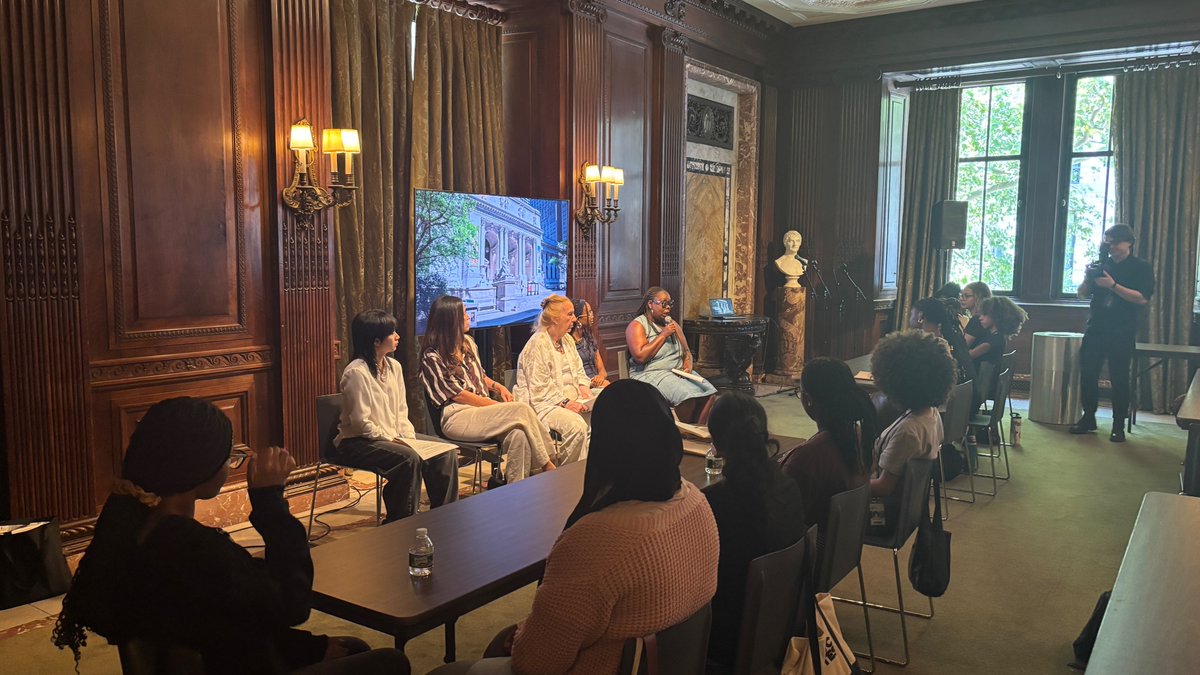 galeabrewer's tweet image. On Tuesday, 7/22, I had the honor of attending the NY Public Library Teen Civics Ambassador Panel! Proud to support these inspiring young New Yorkers who are stepping up as leaders in their communities!
Thank you @nypl and everyone who made this event happen!