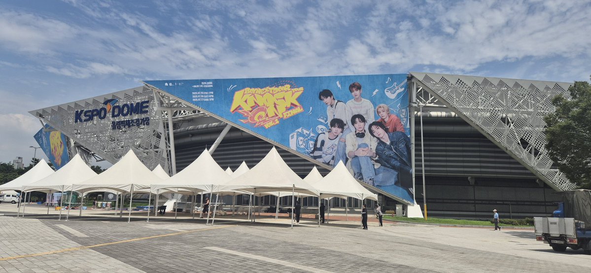 bndchartsmaster's tweet image. D-DAY 

BOYNEXTDOOR to kick off their 3-day finale concert at KSPO DOME today, marking the grand ending of their first Asia tour ‘KNOCK ON Vol.1’