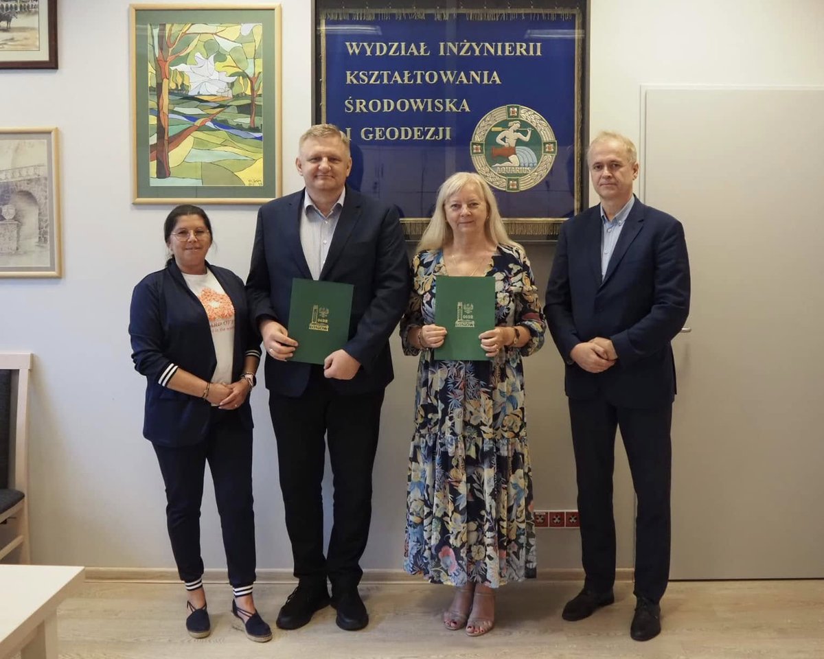 #UPWr i Opolski Ośrodek Doradztwa Rolniczego zawarły umowę o współpracy 🤝 To odpowiedź na realne potrzeby rolników. Przed nami wspólne szkolenia, warsztaty i konferencje z udziałem ekspertów #UPWr. Razem wzmacniamy rolnictwo i region 🌱💪
👉 bit.ly/40AoapZ