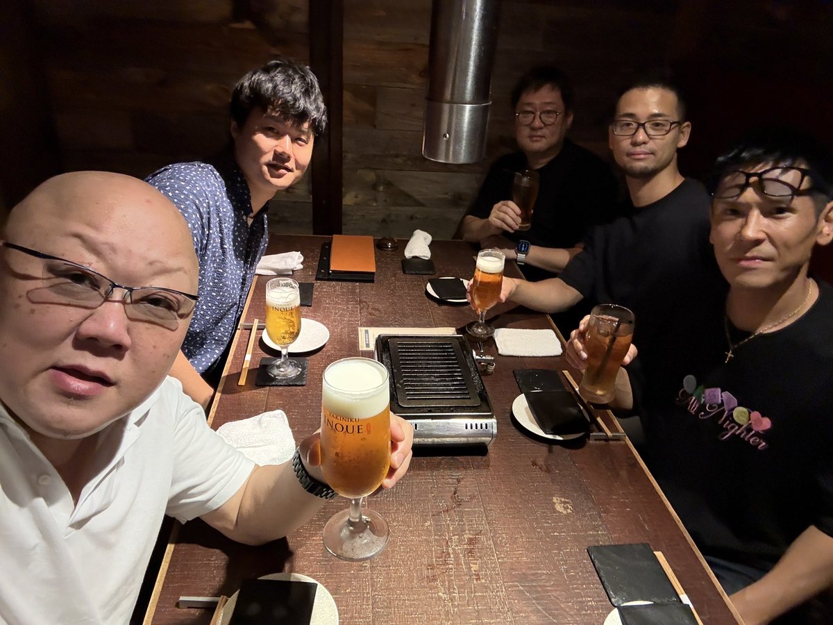 MASURAO001's tweet image. 昨夜は岩橋さん&秋田書店&渡辺さんの次のプロジェクト会議。
二瓶さんのマジックバーではもうわけわからん状態に。
楽しい最高の時間をありがとうございました!