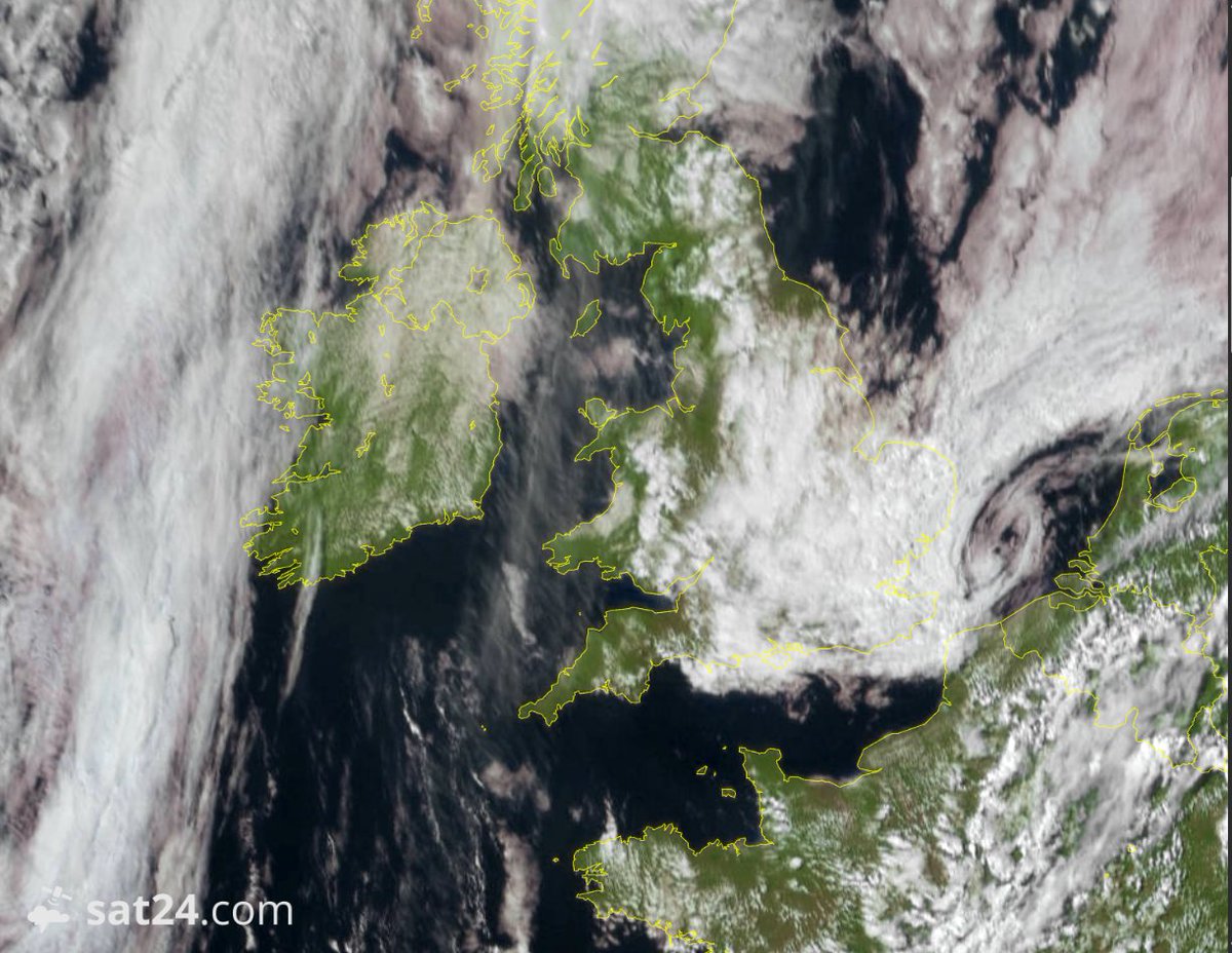 peacockreports's tweet image. Plaguing a large part of England with cloudy weather, the low over the southern North Sea regards us, probably with contempt.