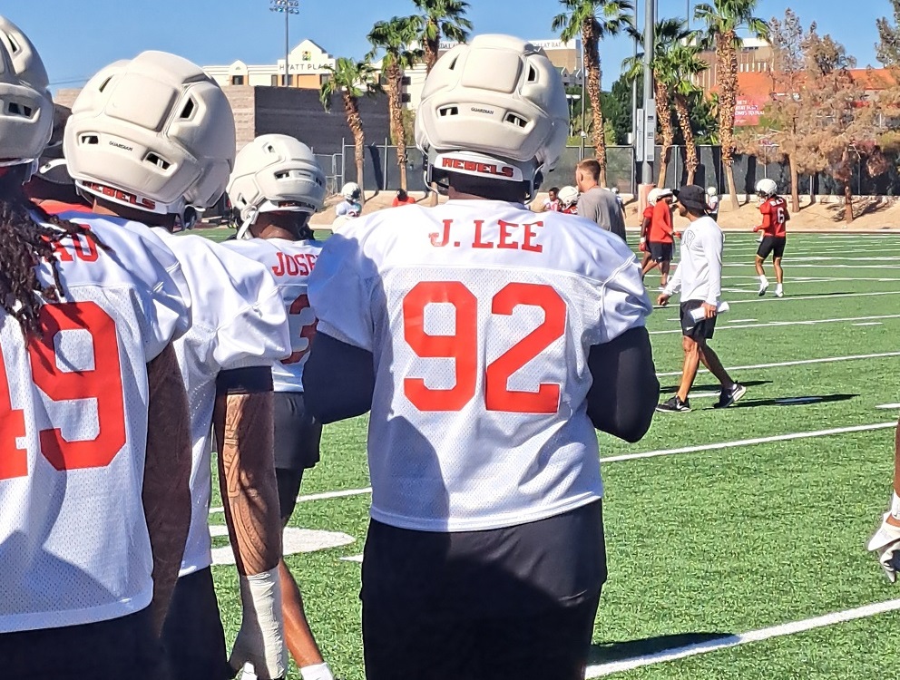 Practice 2 for #UNLVFB begins now. 
Day 1 notes: 
🏈Cam Friel connection to WR Koy Moore worked well 

🏈LSU/Florida transfer Jalen Lee was in the top line rotation on the DL 

🏈Charlotte-transfer edge Donovan Spellman very vocal at opening practice