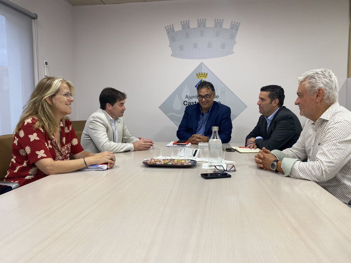 govgirona's tweet image. 📍El #delegat, Xavier Guitart, i el secretari de Governs Locals i Relacions amb l’Aran, @xavieramor, han visitat @femajuntament, @AjSantGregori, @AjCampdevanol i @CCGarrotxa per conèixer les necessitats dels municipis i també els projectes de l’Escola de Noves Oportunitats NOIMA.