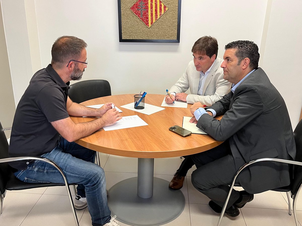 govgirona's tweet image. 📍El #delegat, Xavier Guitart, i el secretari de Governs Locals i Relacions amb l’Aran, @xavieramor, han visitat @femajuntament, @AjSantGregori, @AjCampdevanol i @CCGarrotxa per conèixer les necessitats dels municipis i també els projectes de l’Escola de Noves Oportunitats NOIMA.
