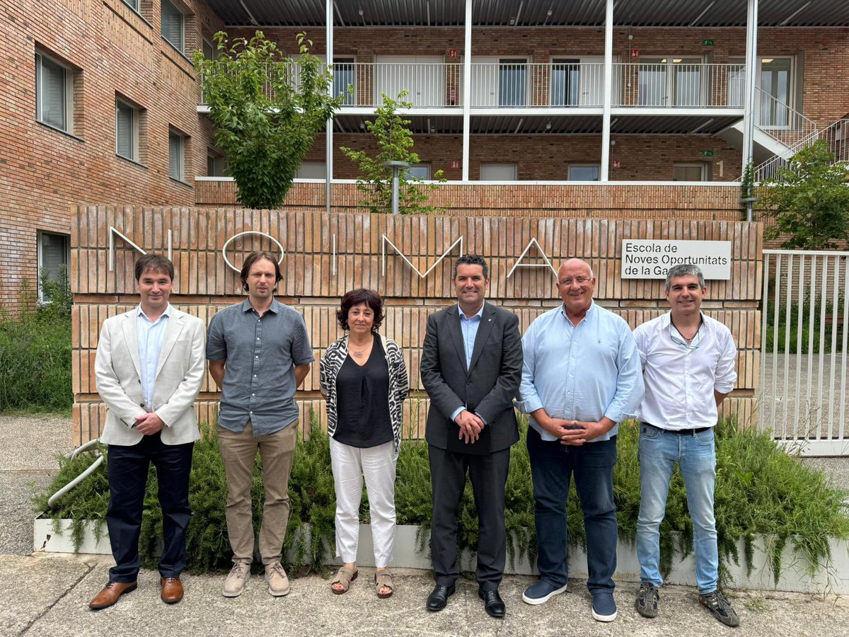 govgirona's tweet image. 📍El #delegat, Xavier Guitart, i el secretari de Governs Locals i Relacions amb l’Aran, @xavieramor, han visitat @femajuntament, @AjSantGregori, @AjCampdevanol i @CCGarrotxa per conèixer les necessitats dels municipis i també els projectes de l’Escola de Noves Oportunitats NOIMA.