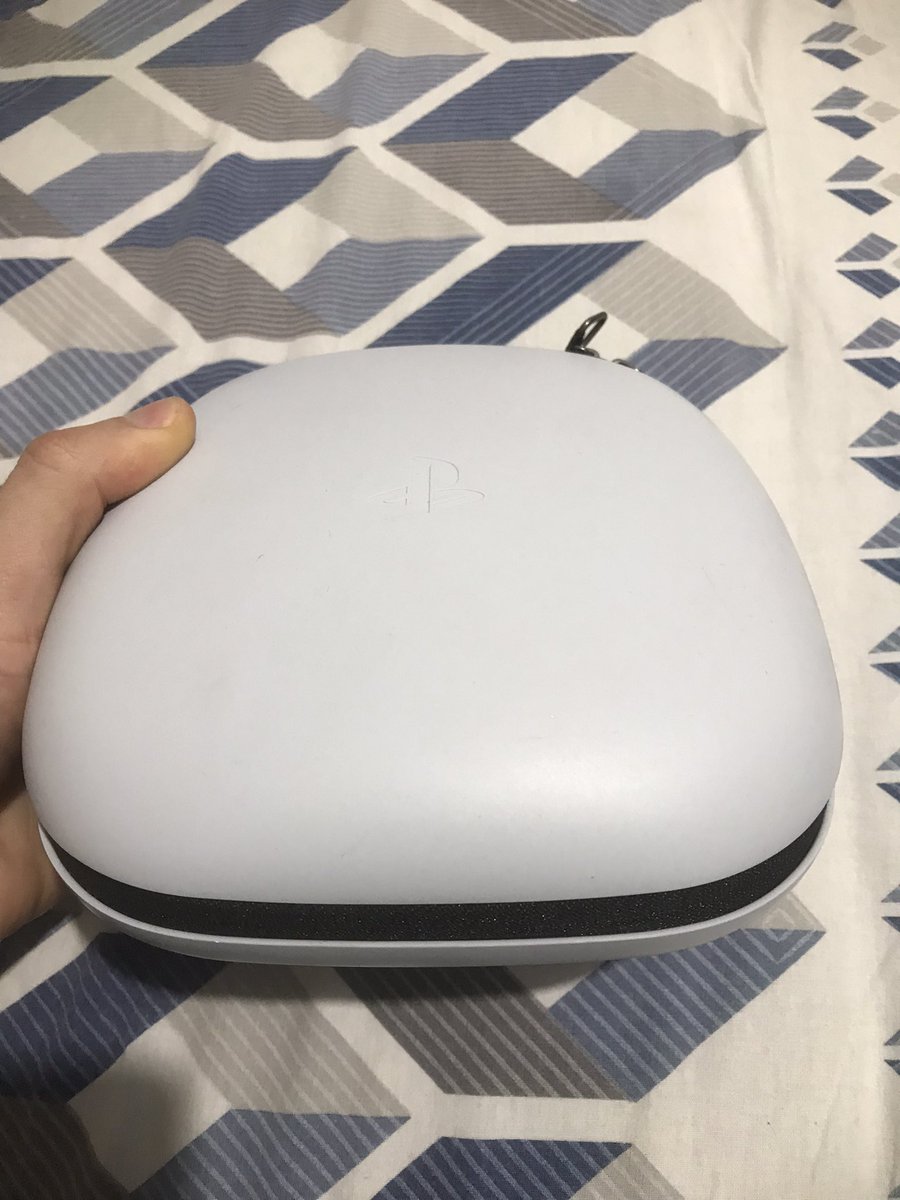 yzraks's tweet image. Salve povo, tô vendendo meu Ps5+controle padrão+ controle Edge. Caso tenha interesse, chama dm. Quem puder dar aquele rt pra ajudar, agradeço de coração.