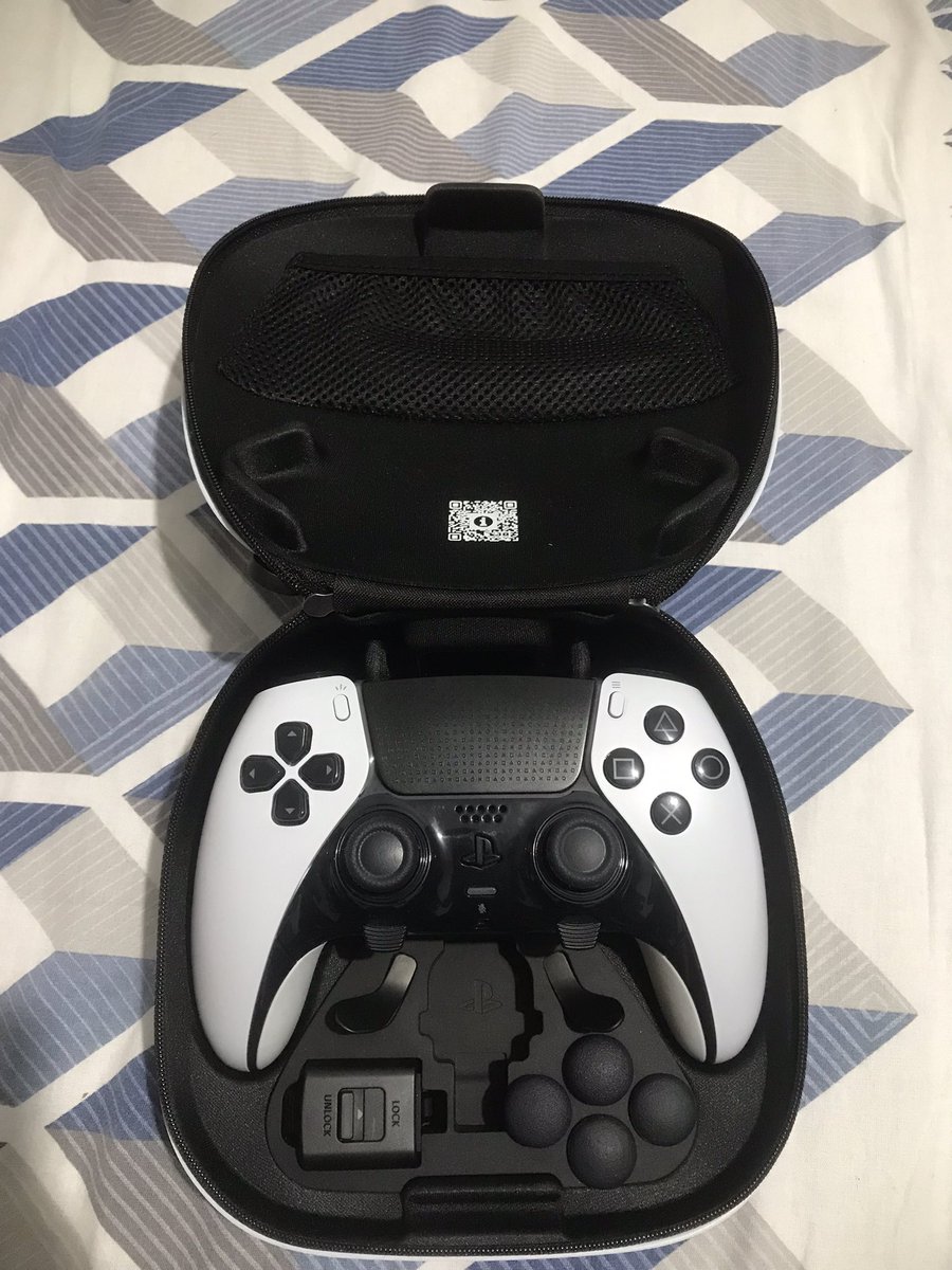 yzraks's tweet image. Salve povo, tô vendendo meu Ps5+controle padrão+ controle Edge. Caso tenha interesse, chama dm. Quem puder dar aquele rt pra ajudar, agradeço de coração.