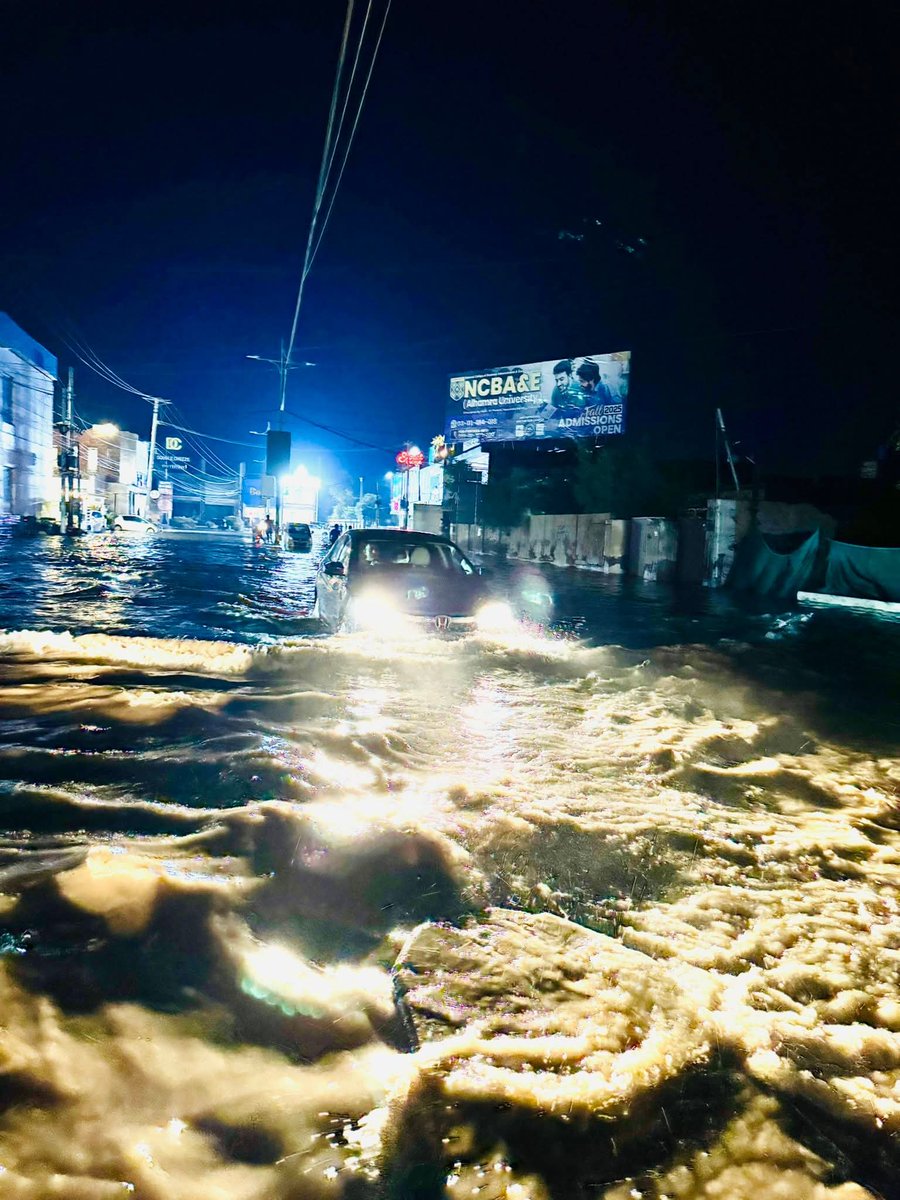 DsdDte's tweet image. ملتان کا مشہور برینڈ روڈ جہاں پاؤں رکھنے کی جگہ نہیں ہوتی
آج حالات دیکھیں
#multan
