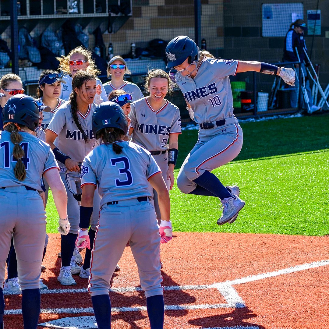 MinesSoftball's tweet image. Throwing it back today to our first games on the resurfaced Joe Coors, Jr. Softball Field by posting 5-2 and 6-2 wins over Fort Lewis!
📸 - Kurt DeVoe
#HelluvaEngineer