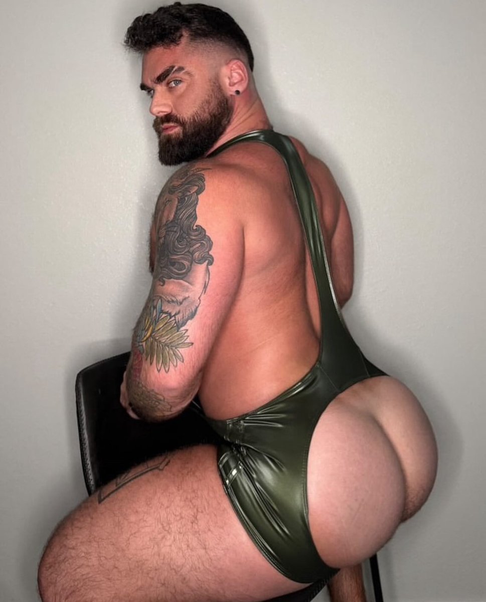 - Happy Thursday #booty lovers 😮‍💨 #JonVarak