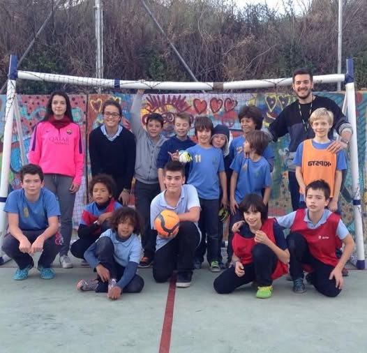 BrettHethering's tweet image. This wonderful memory when a young Aitana Bonmarti visited the Olive Tree School in Catalonia (where my wife still teaches + my son pictured in front of her) over a decade ago.
This week, she scored a superb goal that has taken Spain into this year's Euro cup football finals.