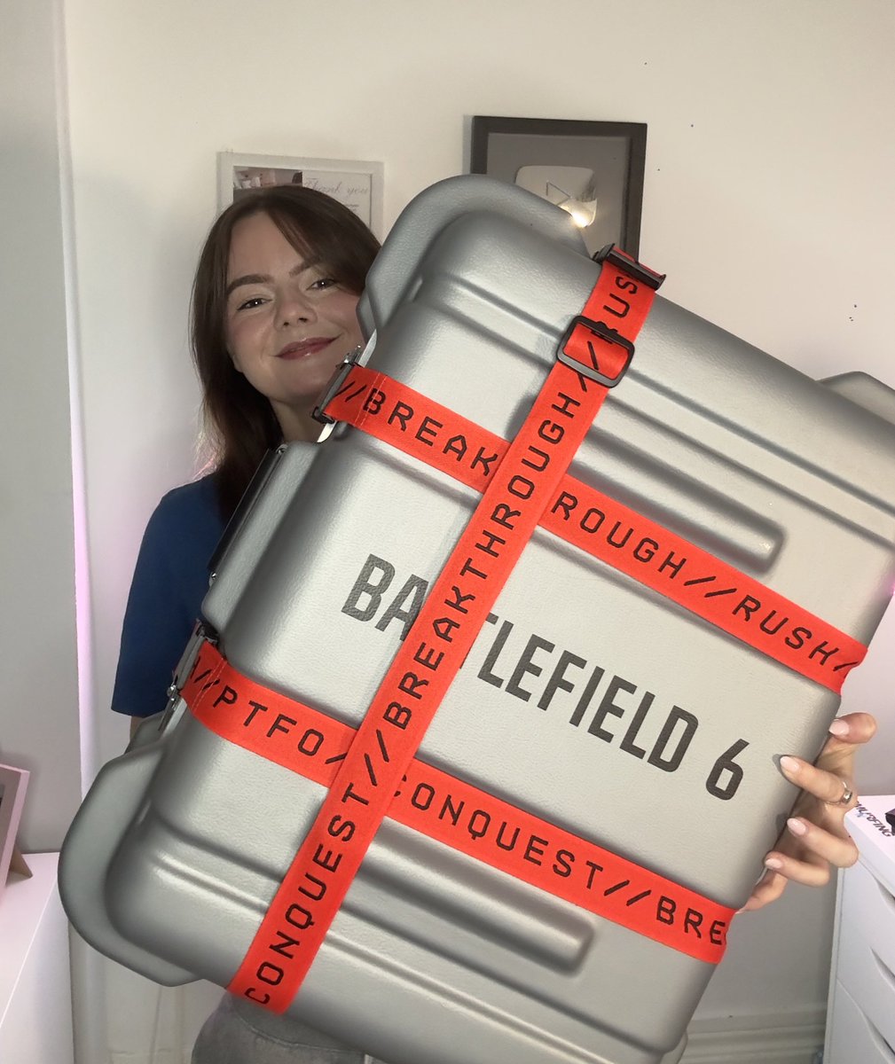 C9EmZ's tweet image. IVE BEEN INVITED TO PLAY #Battlefield6  EARLY 🔥

Will be showcasing gameplay on 31st July 🪂

Unboxing this Care Package right now! 
twitch.tv/Emzy