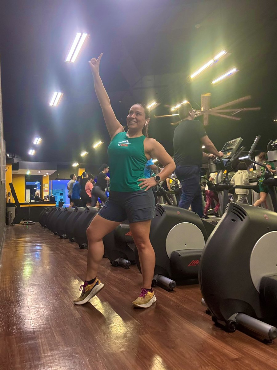 Jueves de Morisión Fartlektiana 🥵🥵🥵 sí, así como lo leen, hoy también!!  No se porqué les gusta torturarme tanto 😅😅

Peroooooo, creo que salió bien 😎🔥

#CrisitaMaratonistaX6 🏃🏼‍♀️💜

#FaseDeRecuperación 🙂
#KmsAlCielo 🤍
#KMSxELA 💚