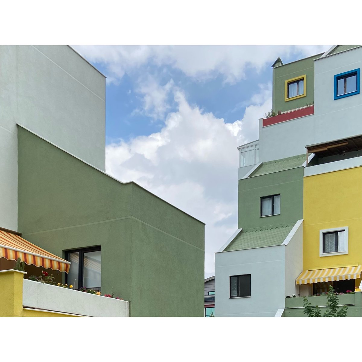 etginlik's tweet image. Ankara'da 1990 yılında Ulusal Mimarlık Ödülü kazanan Terasevler Sitesi.