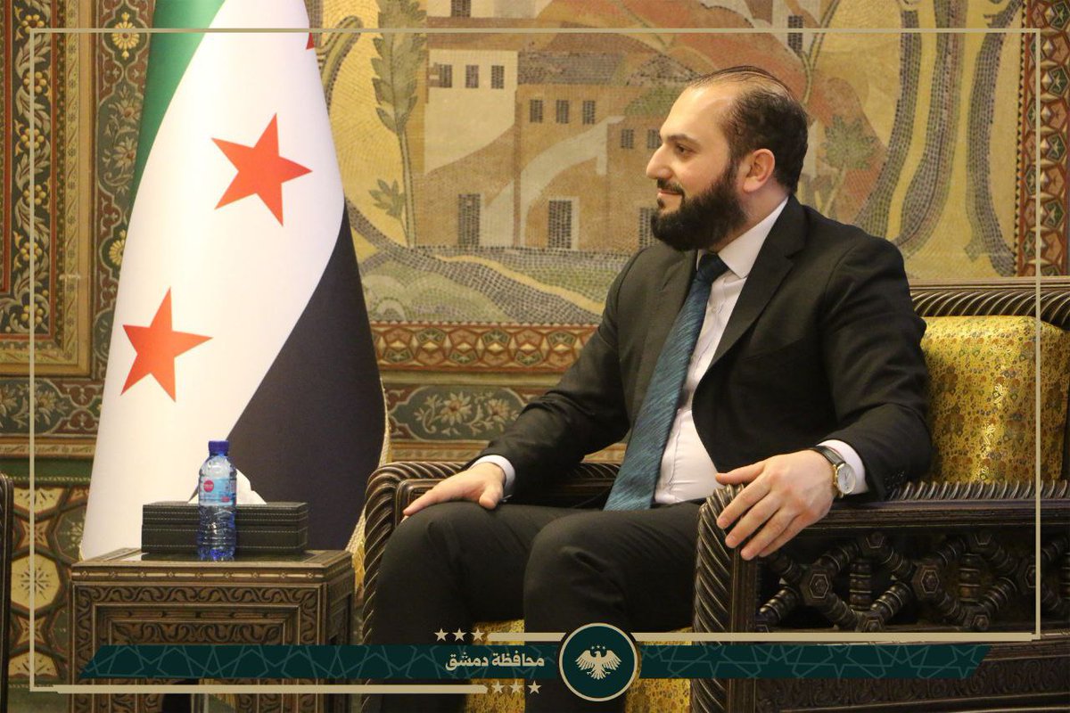 DamascusGov1's tweet image. في إطار التنسيق الحكومي لتحسين الواقع الخدمي في العاصمة، عقد محافظ دمشق السيد "ماهر مروان ادلبي" اجتماعاً مع وزير النقل الدكتور "يعرب بدر" ووزير الأشغال العامة والإسكان المهندس "مصطفى عبد الرزاق"، بحضور معاوني الوزراء وكوادر فنية مختصة من الجهات المعنية