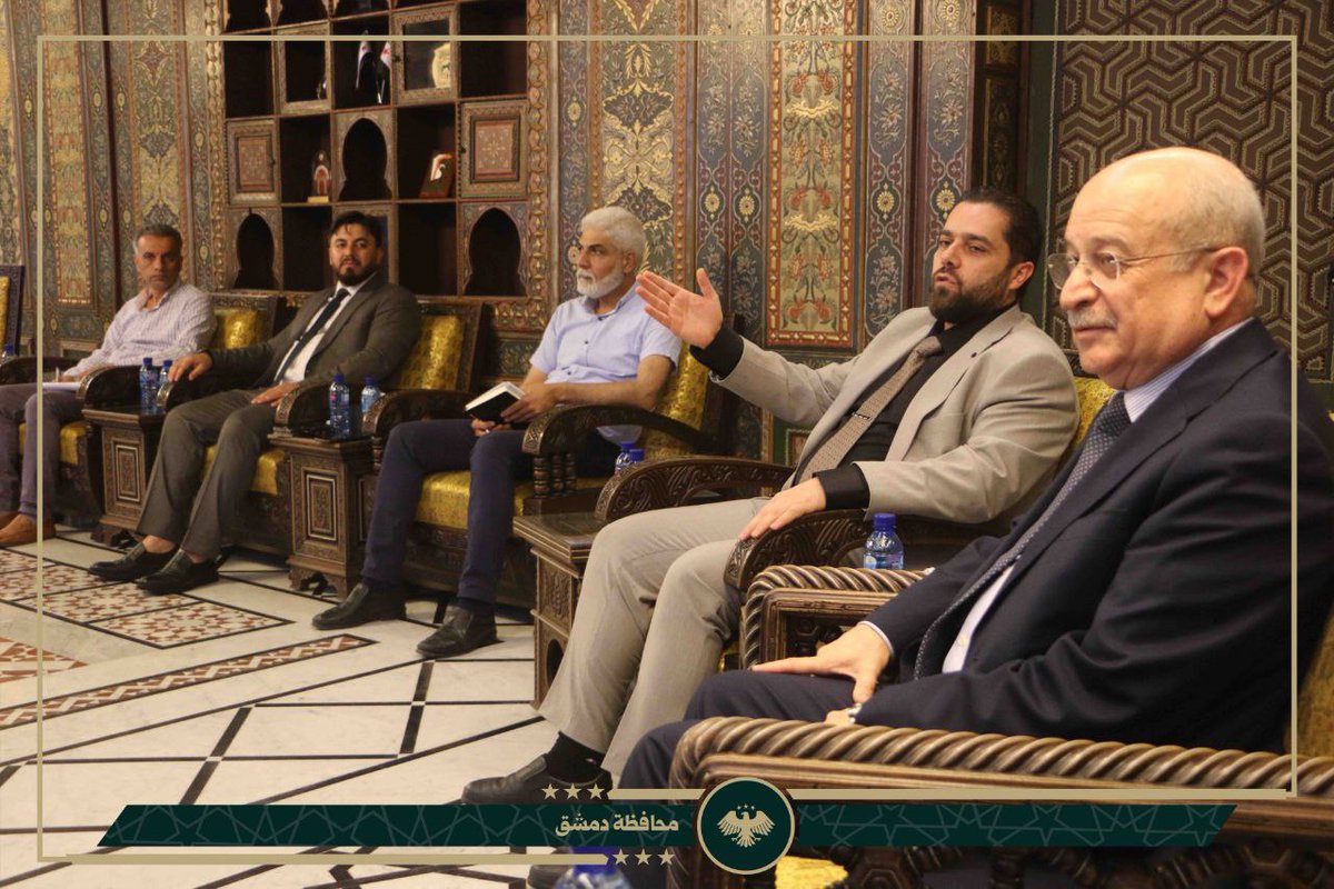DamascusGov1's tweet image. في إطار التنسيق الحكومي لتحسين الواقع الخدمي في العاصمة، عقد محافظ دمشق السيد "ماهر مروان ادلبي" اجتماعاً مع وزير النقل الدكتور "يعرب بدر" ووزير الأشغال العامة والإسكان المهندس "مصطفى عبد الرزاق"، بحضور معاوني الوزراء وكوادر فنية مختصة من الجهات المعنية