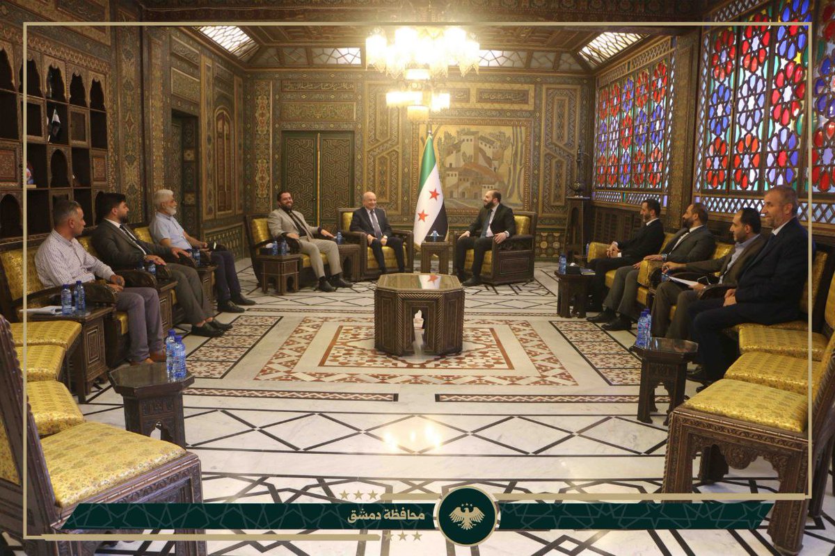 DamascusGov1's tweet image. في إطار التنسيق الحكومي لتحسين الواقع الخدمي في العاصمة، عقد محافظ دمشق السيد "ماهر مروان ادلبي" اجتماعاً مع وزير النقل الدكتور "يعرب بدر" ووزير الأشغال العامة والإسكان المهندس "مصطفى عبد الرزاق"، بحضور معاوني الوزراء وكوادر فنية مختصة من الجهات المعنية