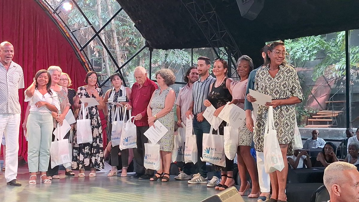 Ayer fue un dia muy emotivo. Celebramos el 49  aniversario de <a href="/CubaMES/">MES</a> y la red de instituciones que hoy conforman la comunidad universitaria de #Cuba. Se reconocieron a los más destacados del Órgano Central  en presencia de invitados y dos fundadores. Ya vamos camino a los 50.